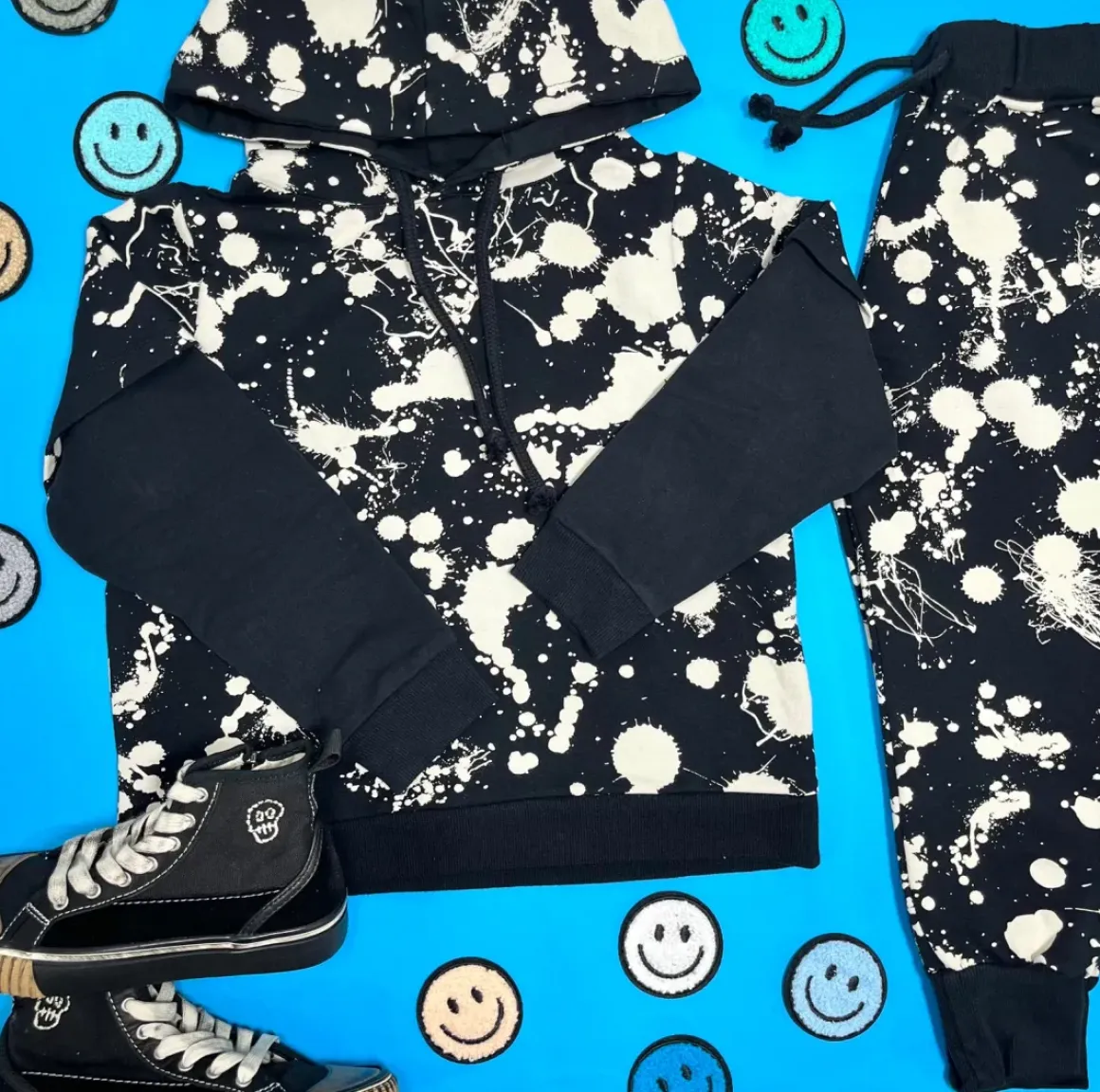 ARTISTS GRAFFITI OVERSIZED HOODIE