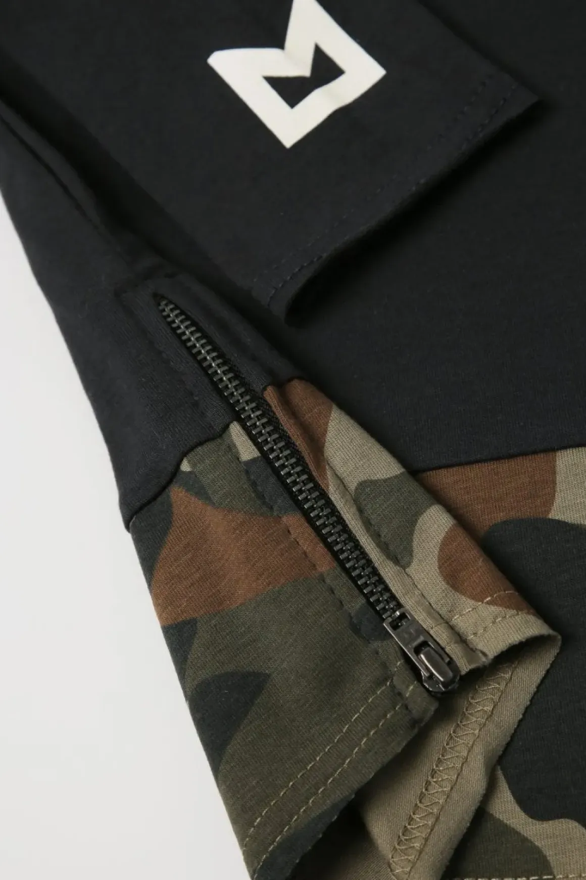 CAMO LONG SLEEVE TOP W/ SIDE ZIP