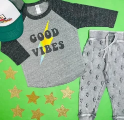 GOOD VIBES LIGHTNING BOLT RAGLAN TSHIRT