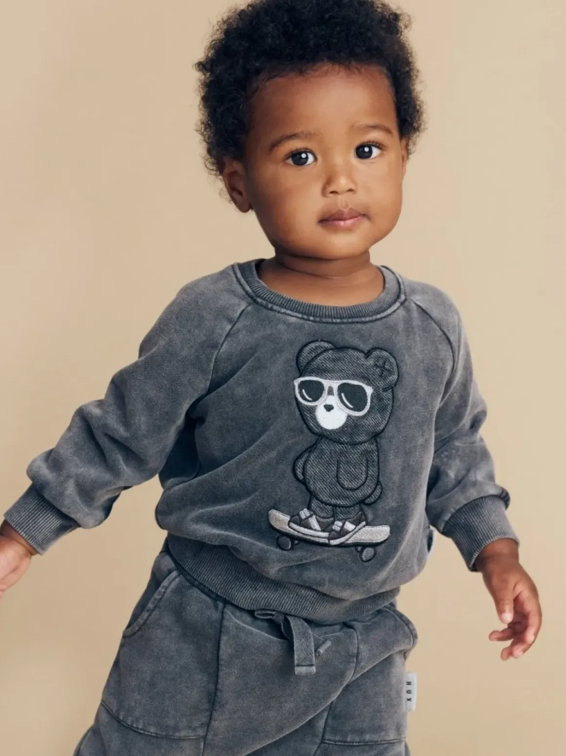 SKATER BEAR SWEATSHIRT