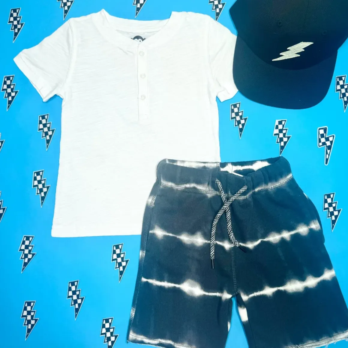 SOLID DAY PARTY HENLEY TSHIRT