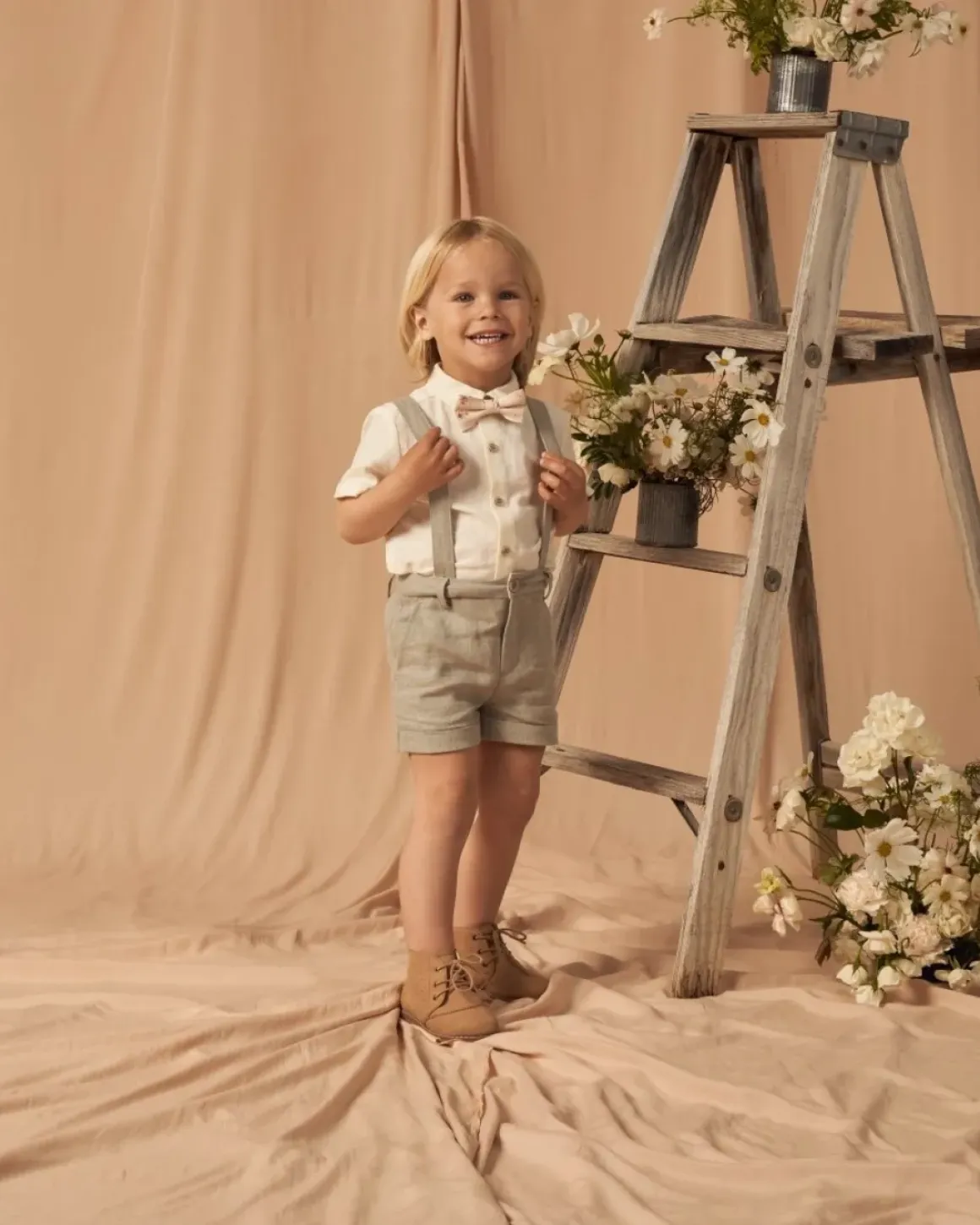 SUSPENDER LINEN SHORTS