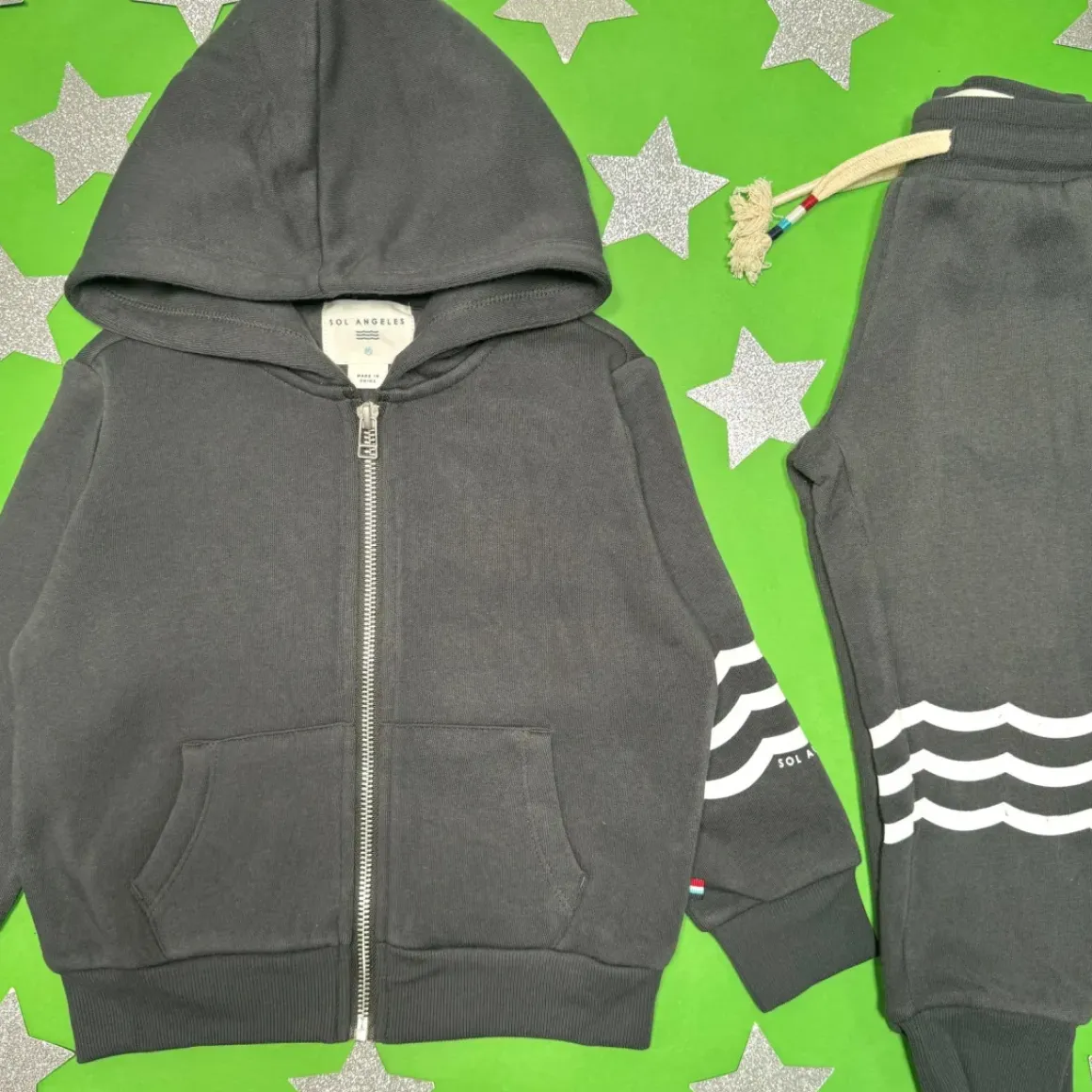 WAVES ZIP UP HOODIE